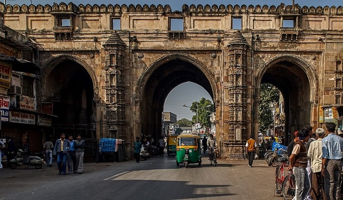 Teen Darwaza