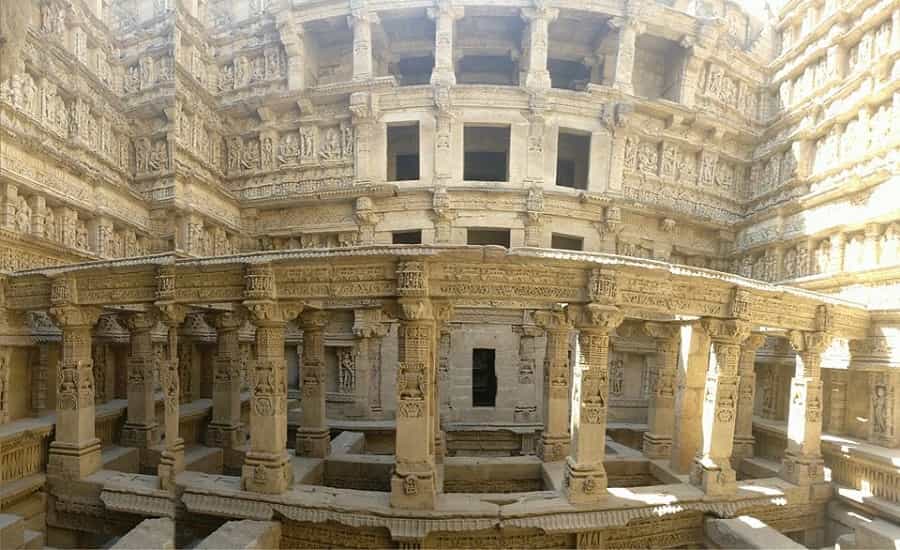 Rani ki Bavdi, (Vav)