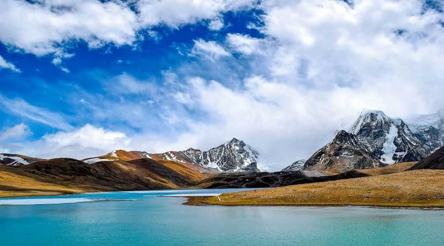 Guru dongmar lake