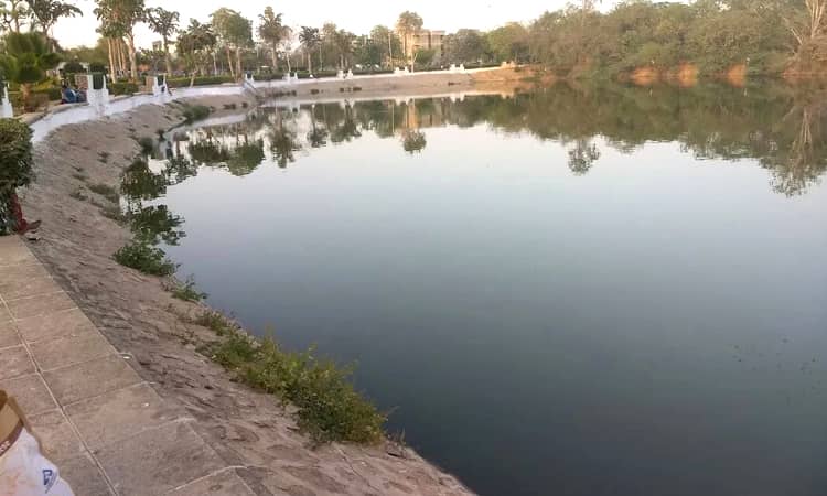 Naroda Lake