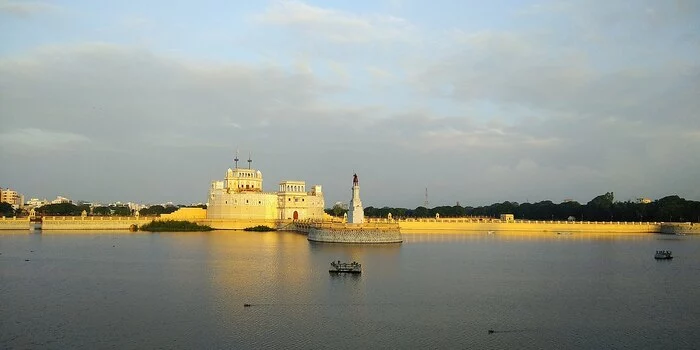 Lakhota Lake and Lakhota Palace