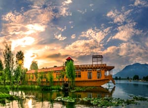 Kashmir Houseboat Tour